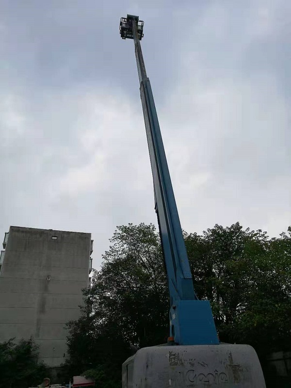 甘孜新手开高空作业车的时候要注意什么